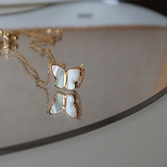 NEW 18K Gold Plated Mother of Pearl Butterfly Necklace - Picture 4 of 10
